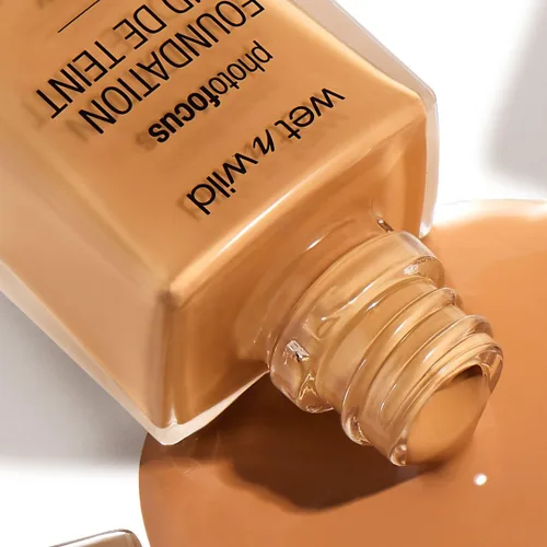 Miniatura 10 de wet n wild - Base líquida Photo Focus con acabado mate, color crema beige, vegana y libre de crueldad animal Beige crema