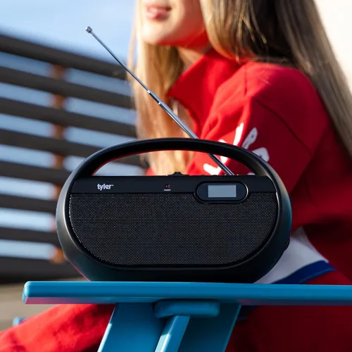 Miniatura 2 de Tyler Altavoz de radio portátil AM/FM, funciona con batería de CA o inalámbrica, banda completa ligera de mano AM FM, pantalla de hora digital