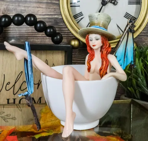 Miniatura 2 de Ebros Gift Amy Brown - Taza de té Steampunk cerrajero portador de llaves con alas de dragón mecánicas y sombrero de copa en baño de té cálido