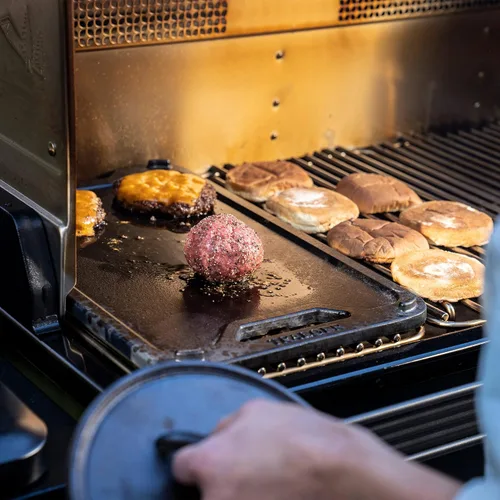 Miniatura 4 de Traeger Grills BAC609 ModiFIRE Accesorio de Plancha Reversible de Hierro Fundido para Parrilla
