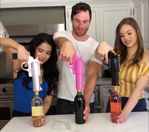 Miniatura 2 de WineOvation Abridor de vino con pistola eléctrica (azul) - Abre tu botella de vino rápidamente y sin complicaciones - El mejor sacacorchos Pistola