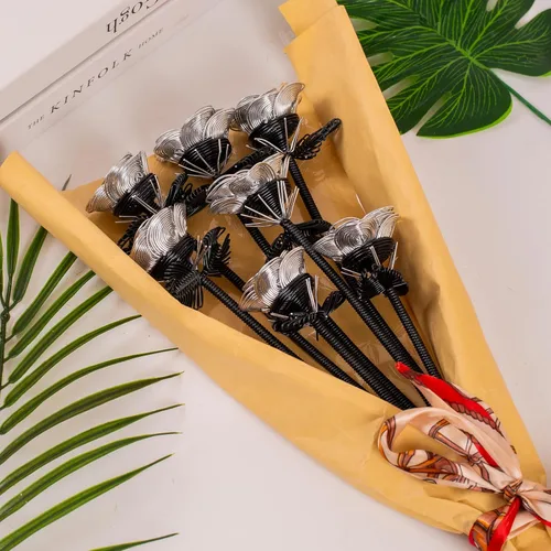 Miniatura 5 de ZffXH Ramo de flores artificiales de metal, 6 rosas falsas negras plateadas, armadura de aluminio hecha a mano, impermeable, decoración de mesa