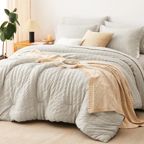 CozyLux Juego de ropa de cama con edredón tamaño King Beige Seersucker de 7 piezas, juego de cama en una bolsa, con edredón, sábanas, fundas de