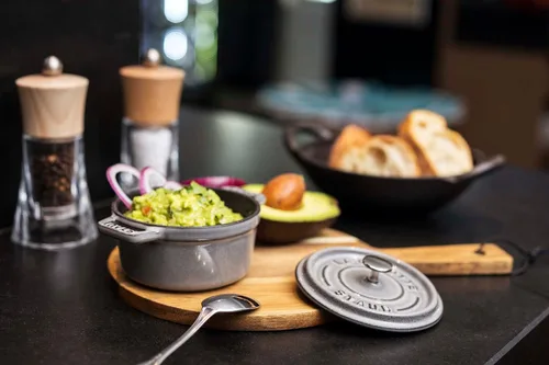 Miniatura 5 de Staub Mini Cocotte Redondo de Hierro Fundido de 0.25 cuartos de galón - Gris grafito, fabricado en Francia Gris (Graphite Grey)