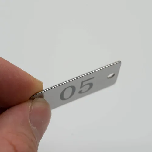 Miniatura 4 de Etiquetas numeradas rectangulares de acero inoxidable con dos agujeros (1-10)
