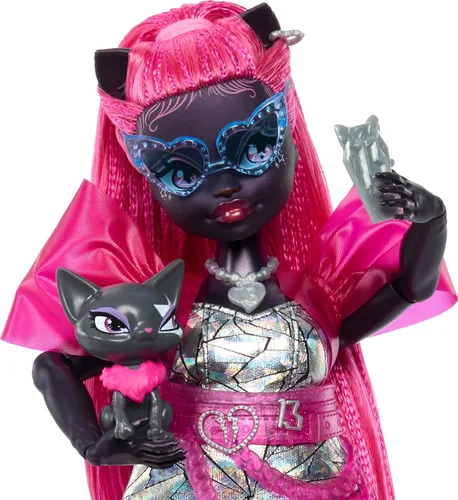 Miniatura 3 de Muñeca Monster High Catty Noir con gato mascota Amulette y accesorios como mochila, libro de música, micrófono y más