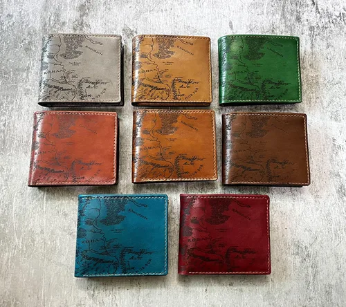 Miniatura 9 de Billetera vintage hecha a mano para hombre – Cuero auténtico plegable con grabado de mapa, regalo personalizable, Castaño, medio, Billetera plegable