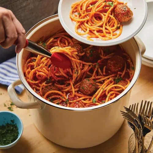Miniatura 8 de Rachael Ray Olla esmaltada en acero con tapa, apta para inducción, 12 cuartos de galón, crema de almendras