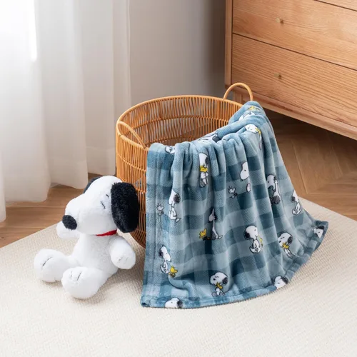 Miniatura 8 de Berkshire Blanket Peanuts® VelvetLoft® Manta de Felpa con el Tierno Personaje Snoopy, Peanuts Snoopy Everyday Buffalo Plaid Navy Tonal, Manta 55