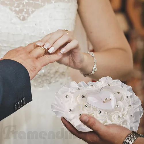 Miniatura 2 de Framendino, Forma de corazón blanco anillo de boda almohada elegante decoración cojín portador caja con lazo de cinta