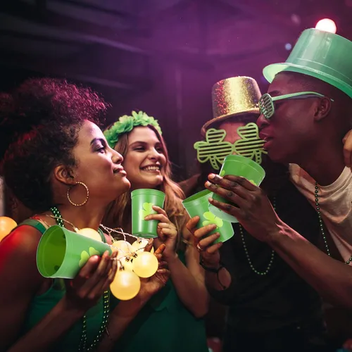 Miniatura 3 de Patelai 32 vasos de plástico para fiesta del día de San Patricio, 16 onzas, reutilizables, de trébol de la suerte, para fiestas del día de San Verde
