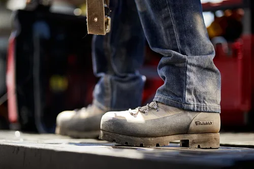 Miniatura 8 de Ariat FR M3 - Pantalones de mezclilla rectos apilables y holgados para hombre, resistentes al fuego, Flint