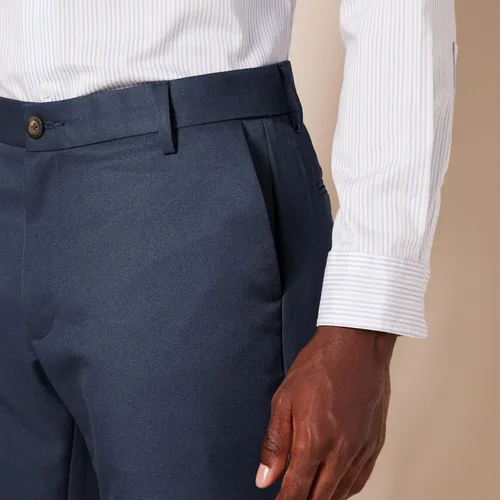 Miniatura 4 de Amazon Essentials - Pantalón de vestir de corte ajustado y diseño frontal plano para hombre