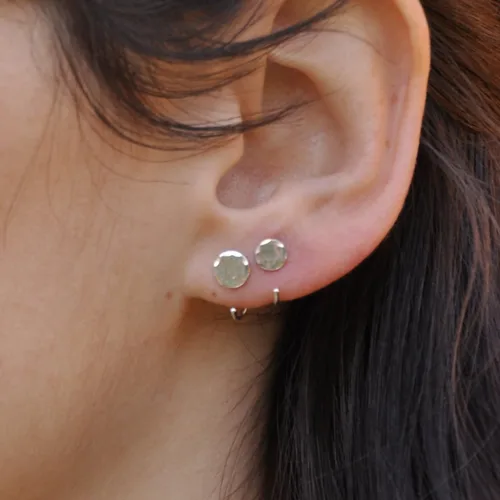 Miniatura 15 de Half Huggie Hammered Silver Disc Hoop Earrings for Women Tiny Cartilage Birthstone Stud Piercing Earring Hypoallergenic Screw Back Dainty Hug