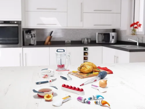 Miniatura 8 de Zyliss Prensa de ajo fácil de limpiar, picadora y trituradora de ajo ligera y fácil de usar para preparación de alimentos y accesorios de cocina