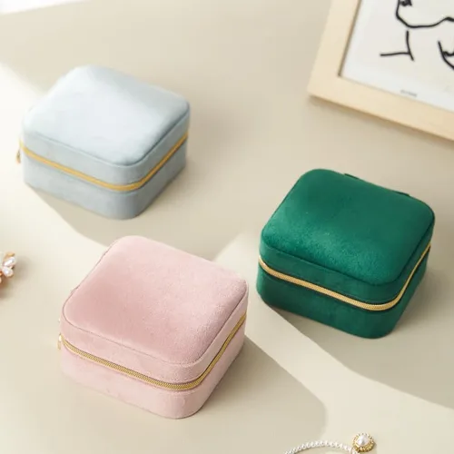 Miniatura 8 de EXUBERTREE Caja de almacenamiento de joyería de viaje de terciopelo de felpa, organizador de joyas de viaje para aretes y anillos, organizador