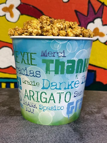 Miniatura 3 de Signature Popcorn, Cubo de regalo de agradecimiento de 1 galón, palomitas de maíz, recipiente de plástico reutilizable, aperitivo gourmet, sin