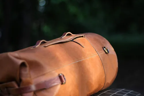 Miniatura 7 de Bolsa de lona para motocicleta de cuero genuino de grano completo resistente de inspiración militar Alforja Bolsa de fin de semana Con correas