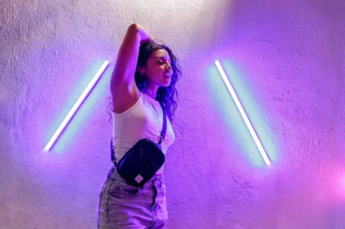 Miniatura 3 de Vibe Festival Gear Bolso bandolera pequeño para mujeres y hombres, 5 en 1, multiuso de (rPET), bolsa de cinturón de poliéster reciclado, mochila
