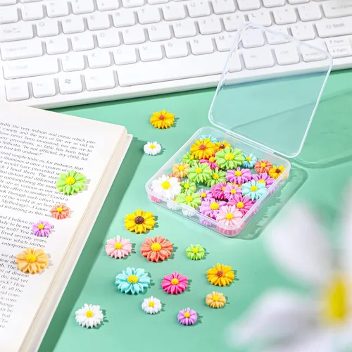 Miniatura 6 de Hicarer 50 piezas de flores de margarita de resina de espalda plana con cuentas de epoxi en forma de margarita, mini margaritas decoradas