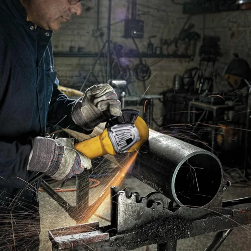 Miniatura 7 de DEWALT DWE402 Amoladora angular, 4.5 pulgadas, 11 A, con interruptor de paleta, negro