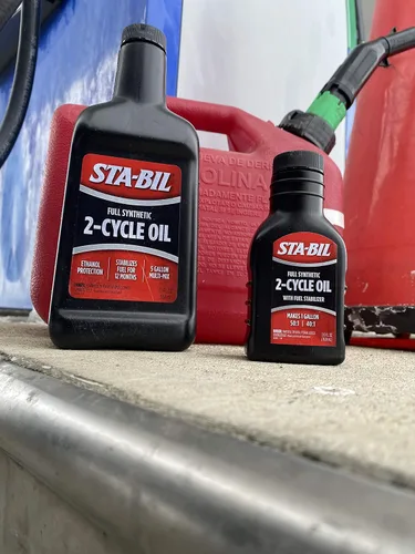 Miniatura 16 de STA-BIL Aceite Totalmente Sintético de 2 Ciclos - Con Estabilizador de Combustible Para Hasta 12 Meses de Protección - 1 Galón Multi-Mezcla