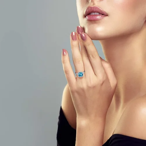 Miniatura 7 de Gem Stone King Anillo de compromiso de plata de ley 925 con topacio azul suizo y zafiro blanco creado para mujer