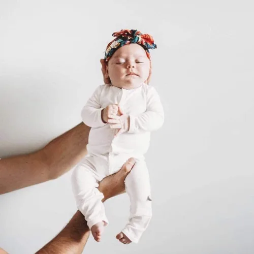 Miniatura 3 de KYTE BABY Mameluco suave unisex con cierre a presión, 97% rayón hecho de bambú, 3% elastano