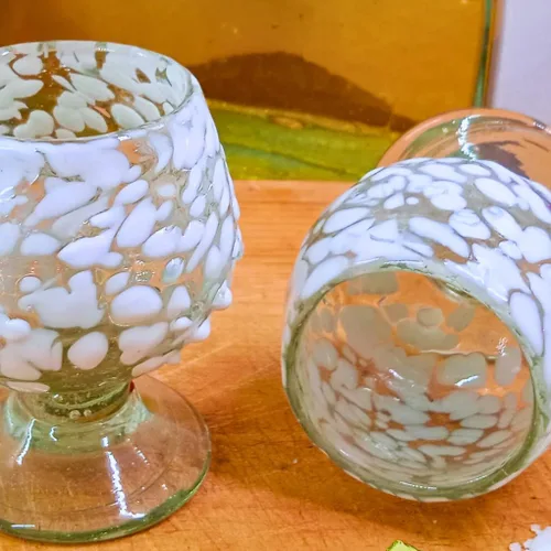 Miniatura 6 de Auténticos vasos de chupito soplados a mano de tequila mexicano - Juego de 4-2 onzas - Mini snifters de vidrio - Base pesada - Coñac (Confeti blanco)