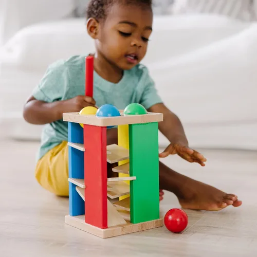 Miniatura 2 de Melissa & Doug Deluxe Golpear y rodar Juguete torre de madera con martillo.