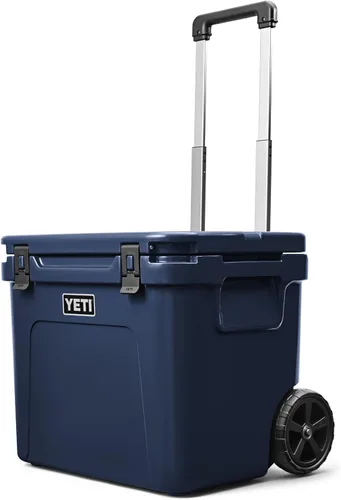 Miniatura 9 de YETI Roadie 60 - Hielera con ruedas y mango retráctil de periscopio Rojo rescate