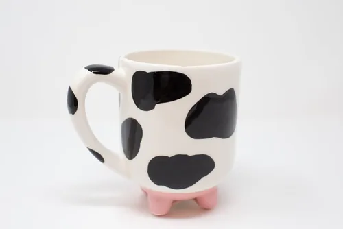 Miniatura 2 de Boston Warehouse - Taza Udderly Cow con pies de silicona antideslizantes, cerámica pintada a mano, 20 fl.oz.