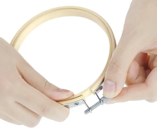 Miniatura 4 de Caydo Juego de 12 aros de bordado de 6 pulgadas con 6 piezas de tela Aida, 14 unidades de tela blanca de punto de cruz para bordado de manualidades