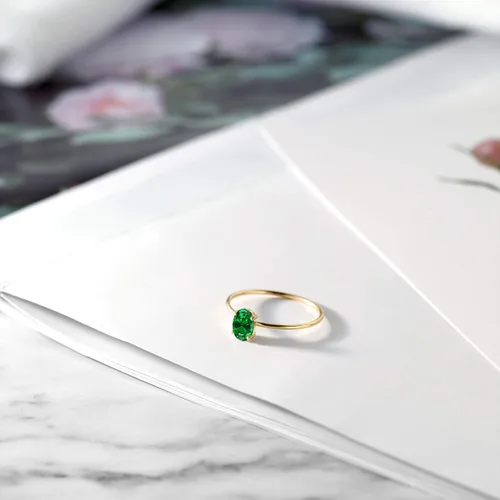 Miniatura 5 de Gem Stone King Anillo de compromiso de esmeralda simulada de oro amarillo de 10 quilates para mujer