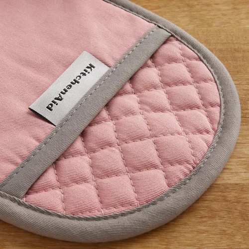 Miniatura 4 de KitchenAid Juego de 2 agarraderas para ollas Asteroid, rosa seco, 6.5"x10" Rosa seca