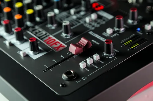 Miniatura 10 de Allen & Heath ZEDi-10FX - Mezclador de audio híbrido compacto/interfaz USB 4x4 con 61 efectos de calidad de estudio (AH-ZEDi-10FX), Negro