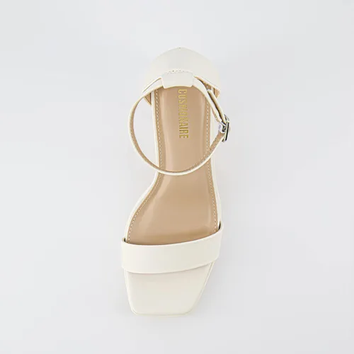 Miniatura 6 de CUSHIONAIRE Sandalia Grammy de plataforma con tacón de bloque de una banda para mujer + espuma viscoelástica, anchos disponibles