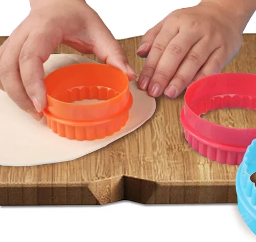 Miniatura 2 de 6 cortadores redondos festoneados de plástico para hornear galletas, fondant, cortadores de pasteles de doble cara acanalados y bordes lisos