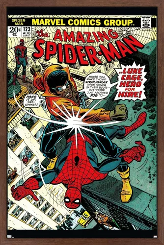 Trends International Marvel Comics Amazing Spider-Man #123 - Póster de pared, 22.4 pulgadas de largo x 14.7 pulgadas, versión enmarcada en caoba