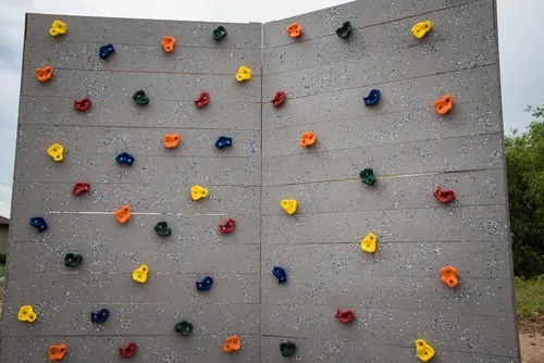 Miniatura 6 de Squirrel Products Soportes de escalada en roca para niños, rocas de escalada extra grandes de lujo con accesorios de montaje – DIY pared de roca