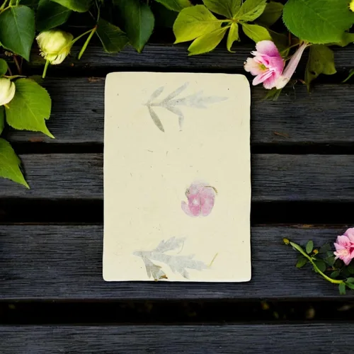 Miniatura 4 de Cartulina Lokta hecha a mano de 5 x 7 pulgadas, papel con pétalo de buganvilla y hojas de Titepati. para papelería vintage, impresión e invitaciones