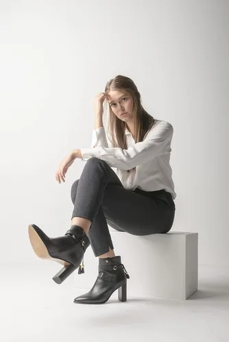 Miniatura 7 de JATAREA Botines y botas de cuero para mujer