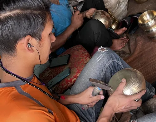 Miniatura 8 de DharmaObjects - Juego de cojín, mazo y cuenco tibetano cantor de meditación con anillo gong (Jumbo)