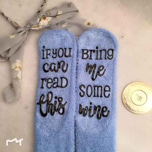 Miniatura 19 de CHANGGER Calcetines unisex con texto en inglés "If You Can Read This Bring Me Some Fuzzy Funny Saying Crew Socks Christmas Unisex Gift