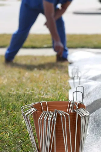 Miniatura 5 de Ashman - Juego de 200 estacas galvanizadas para jardín y estacas para vallas, resistentes y resistentes al óxido, con revestimiento de zinc.