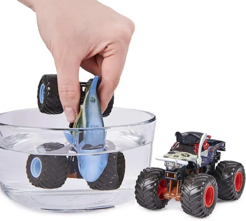 Miniatura 3 de Monster Jam Megalodon vs Pirate's Curse - Camiones que cambian de color a escala 1:64, paquete doble para niños de 3 años en adelante