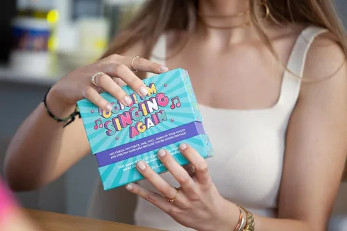 Miniatura 3 de Hellofun! Juegos de mesa de música OOPS I`M Singing Againg Juegos de cartas musicales Juegos familiares Canciones para cantar, zumbar, bailar