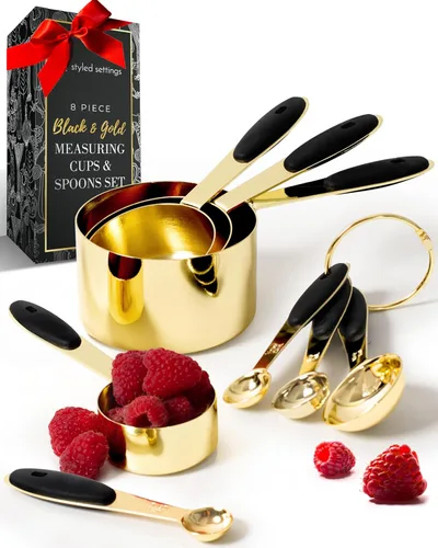 Miniatura 9 de Juego de tazas y cucharas medidoras doradas de latón de 8 piezas con asas de silicona beige para un agarre cómodo – accesorios de cocina dorados