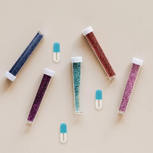 Miniatura 3 de Lurrose Paquete de 12 tubos vacíos de brillo de labios, mini recipientes portátiles recargables para bálsamo labial con inserciones de goma