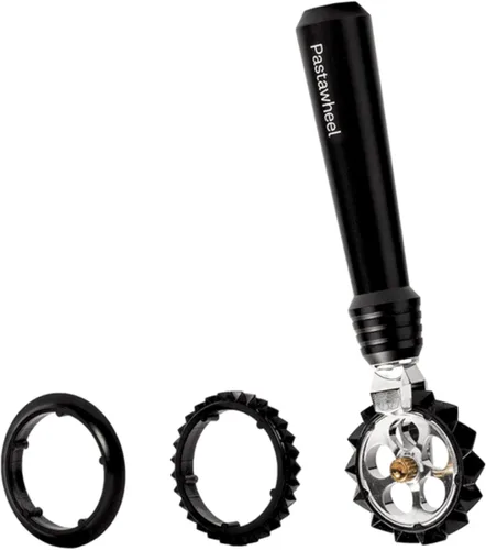 Marcato Cortador de masa y crimpadora de pastawheel, negro. Viene con 3 ruedas intercambiables -corte recto, zigzag apretado y zigzag ancho.